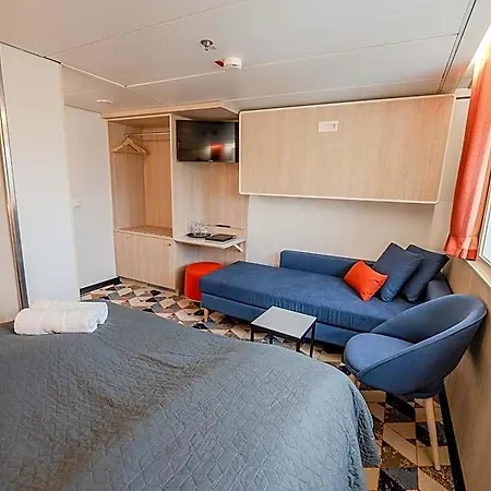 Dfds Mini Cruise Amsterdam - Newcastle - Amsterdam  *
